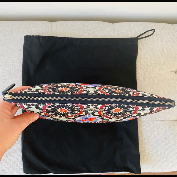 SOLD 🌟Chanel Limited Edition Dubai Cruise Clutch - Picture 6 of 15